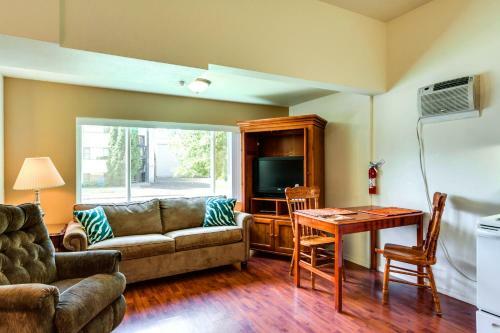 Maple Leaf Manor Furnished Apartments