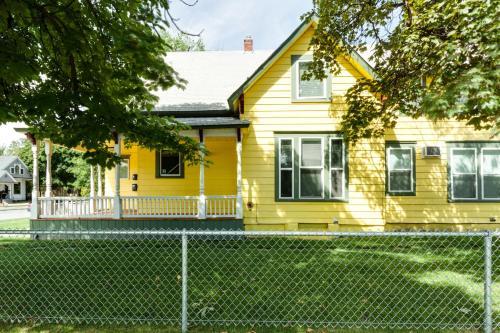 Maple Leaf Manor Furnished Apartments