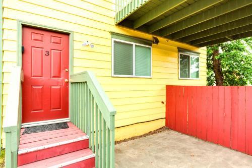 Maple Leaf Manor Furnished Apartments