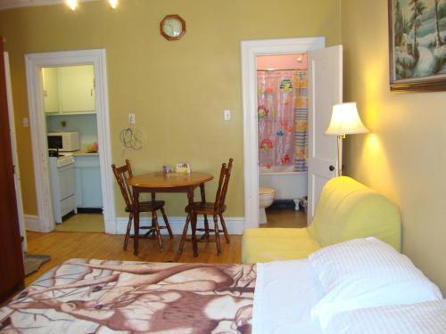 Hotel & Suites Place Des Arts