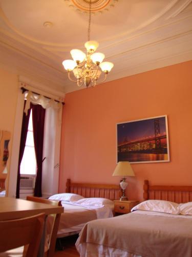 Hotel & Suites Place Des Arts