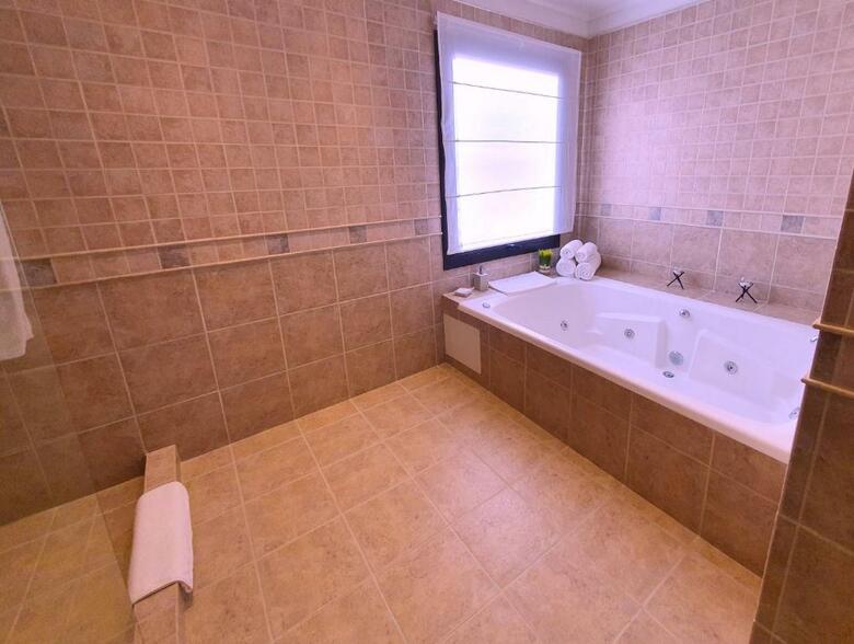 Xelena Hotel & Suites