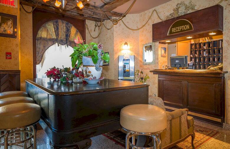 Hotel H�tel Champ-de-mars