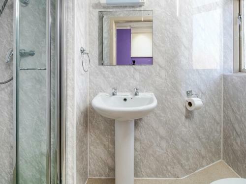 Oyo Gresham Hotel