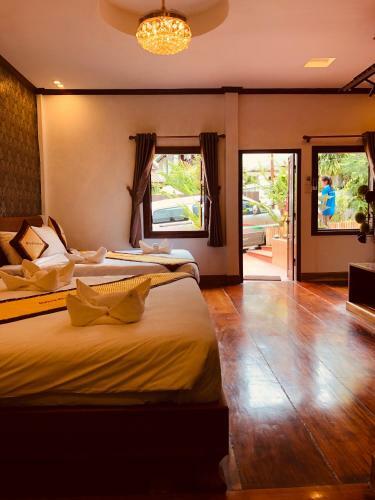 Hostal Merry Riverside Hotel