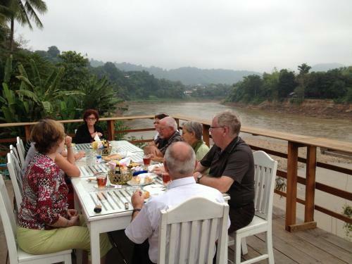 Hostal Merry Riverside Hotel