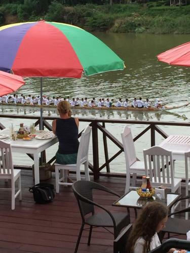 Hostal Merry Riverside Hotel