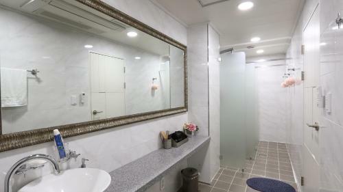 Blue Boat Hostel Myeongdong
