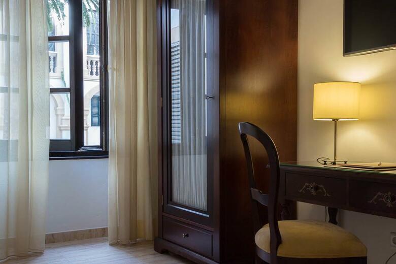 Hotel Born