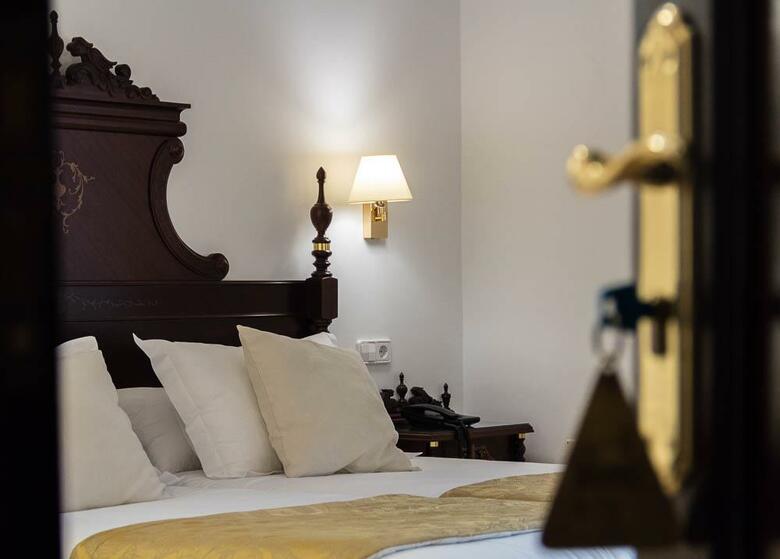 Hotel Born