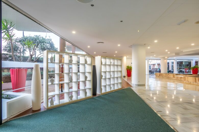 Hotel Illot Suites