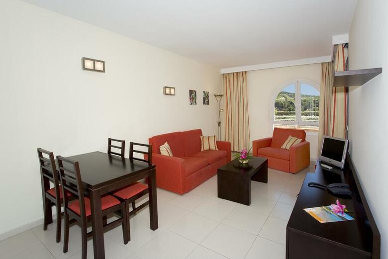 Hotel Illot Suites