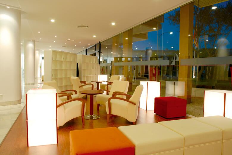 Hotel Illot Suites