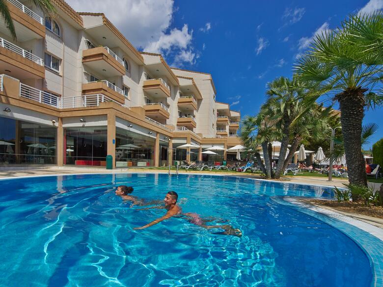 Hotel Illot Suites