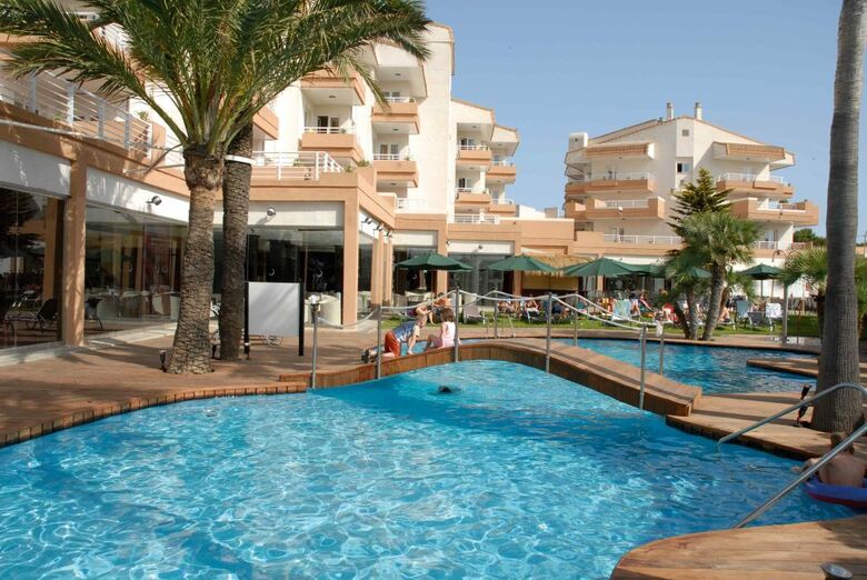 Hotel Illot Suites