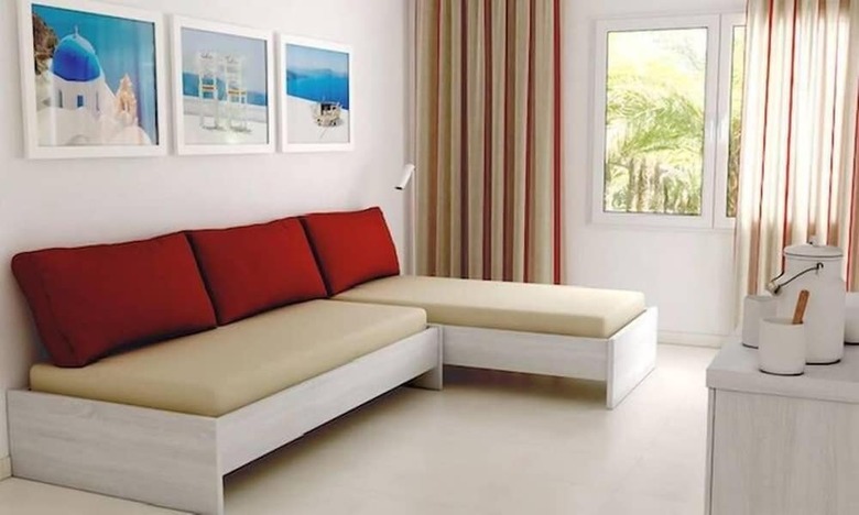 Hotel Illot Suites