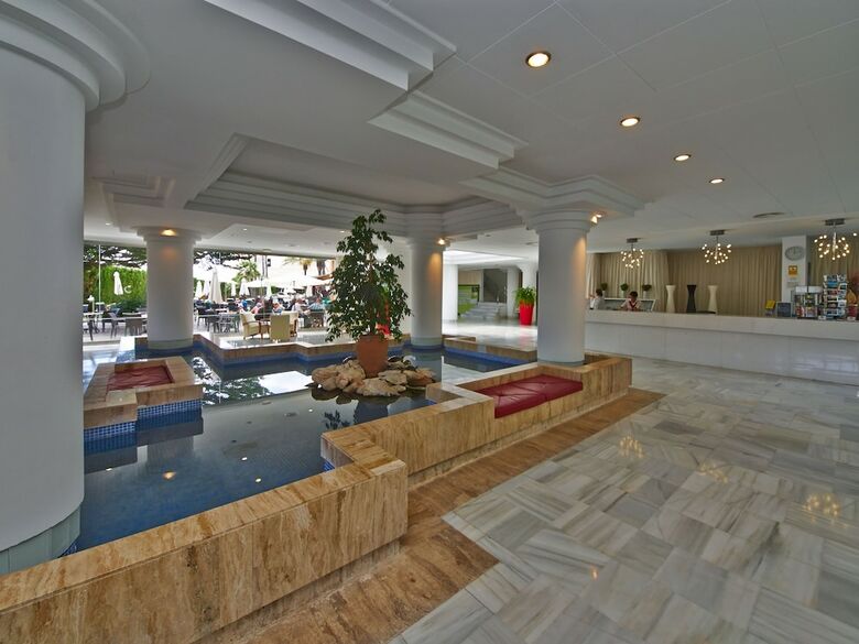 Hotel Illot Suites