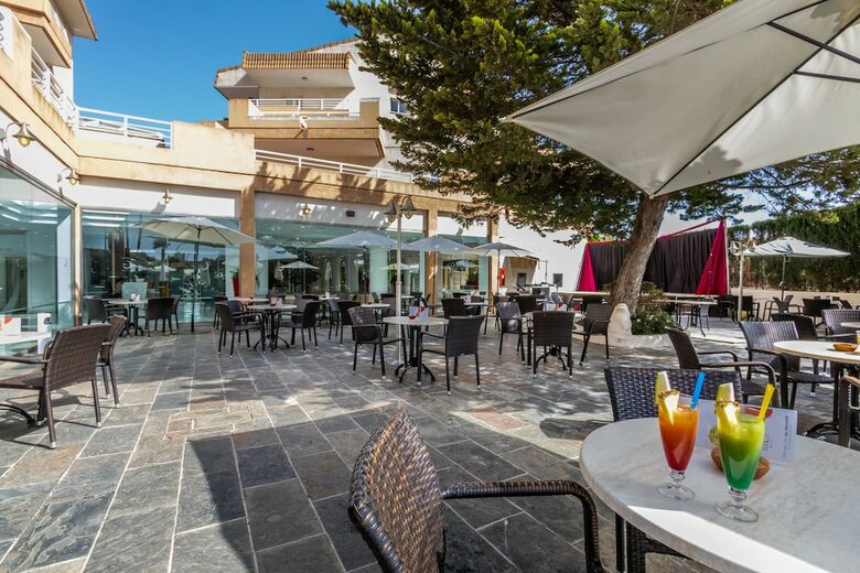 Hotel Illot Suites