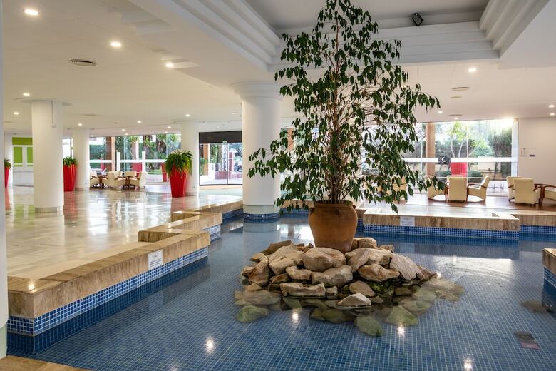 Hotel Illot Suites
