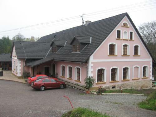 Hostal Restaurace A Penzion U Pe?�k?