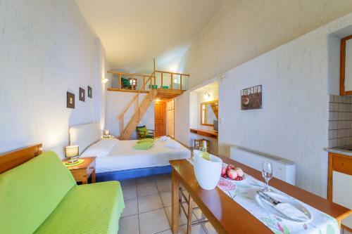 Aparthotel Grekis Beach Hotel And Apartments