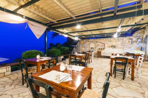 Aparthotel Grekis Beach Hotel And Apartments
