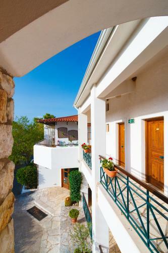 Aparthotel Grekis Beach Hotel And Apartments