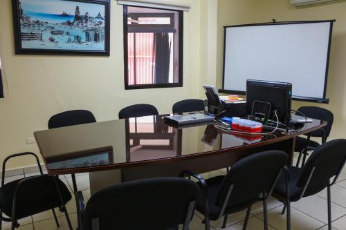 Dolphin Executives Hotel