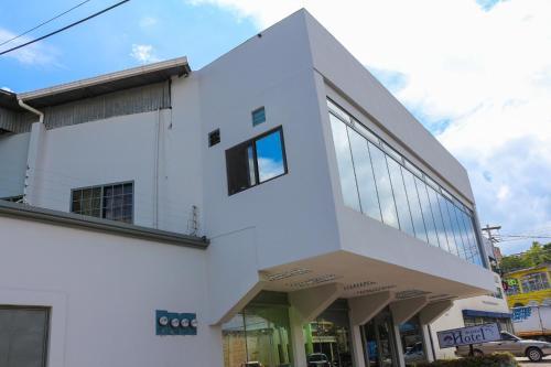 Dolphin Executives Hotel