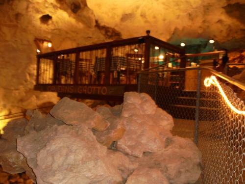 Posada Grand Canyon Caverns Inn
