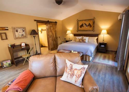 Bed & Breakfast Red Tail Ranch