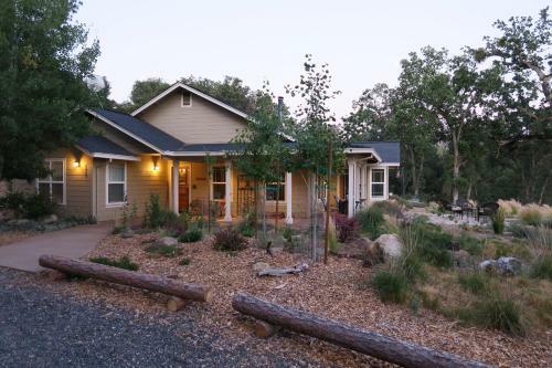Bed & Breakfast Red Tail Ranch