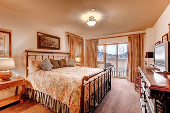 Hotel St. James Place