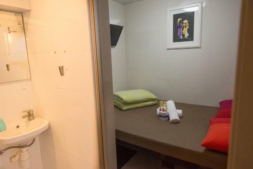 Hostal Canada Hotel