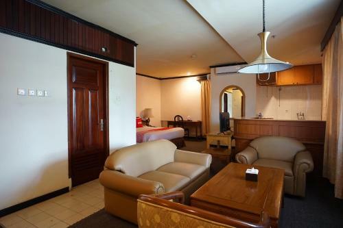 Adika Hotel Bahtera