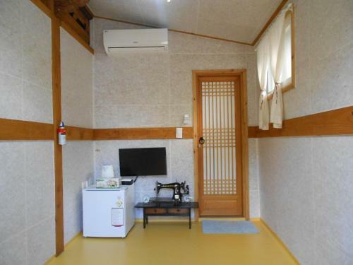 Hostal Happiness Full Hanok Guesthouse