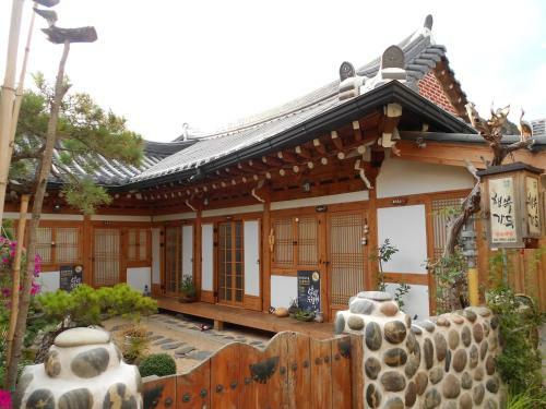Hostal Happiness Full Hanok Guesthouse