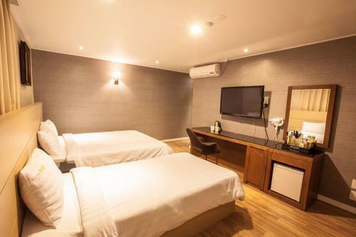 Pung Nam Tourist Hotel