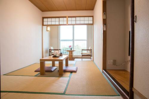 Bed & Breakfast Atami Koro