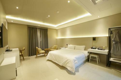 Hotel B