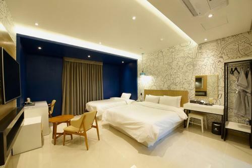 Hotel B