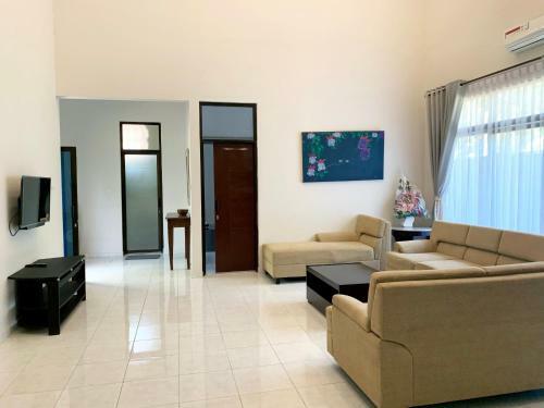 Senthong Asri Hotel And Resto