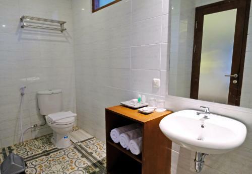 Senthong Asri Hotel And Resto