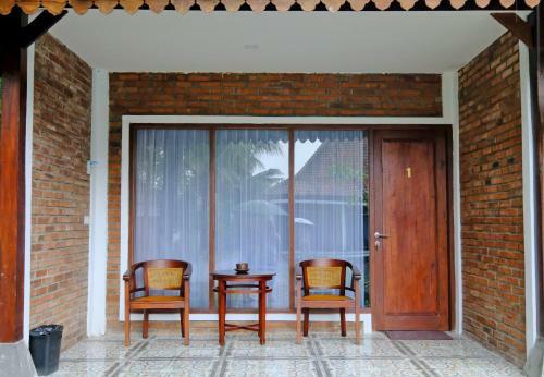 Senthong Asri Hotel And Resto