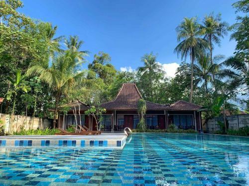 Senthong Asri Hotel And Resto