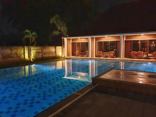 Senthong Asri Hotel And Resto