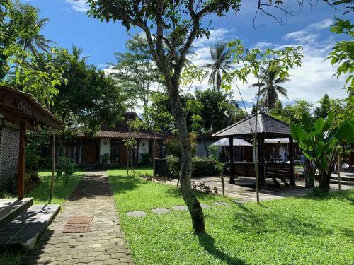 Senthong Asri Hotel And Resto