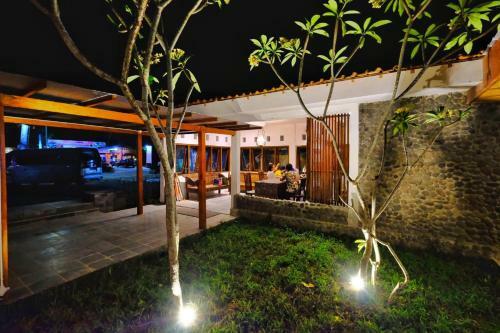 Senthong Asri Hotel And Resto