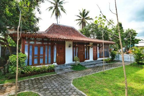 Senthong Asri Hotel And Resto