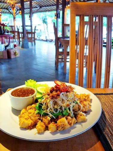 Senthong Asri Hotel And Resto